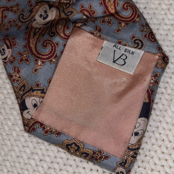 VB Paisley Mickey Print 100% Silk tie - Picture 3 of 3